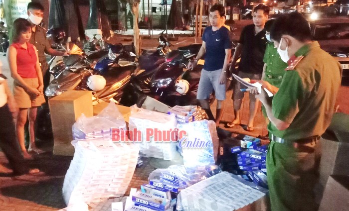 Khen thưởng cán bộ, chiến sĩ có thành tích xuất sắc trong chuyên án bắt đối tượng buôn lậu Khen thưởng cán bộ, chiến sĩ có thành tích xuất sắc trong chuyên án bắt đối tượng buôn lậu