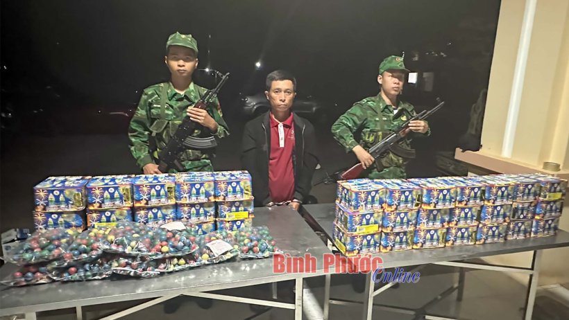 Bắt đối tượng vận chuyển 61kg pháo nổ