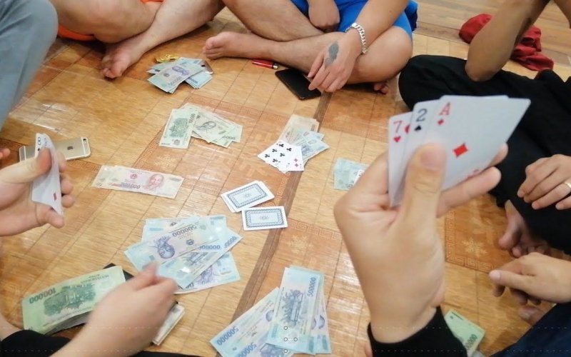 Bắt quả tang 9 con bạc Bắt quả tang 9 con bạc