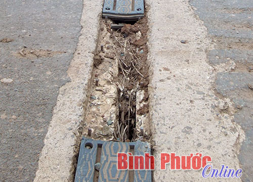 “Bẫy” trên mặt cầu Suối Nghiêng “Bẫy” trên mặt cầu Suối Nghiêng