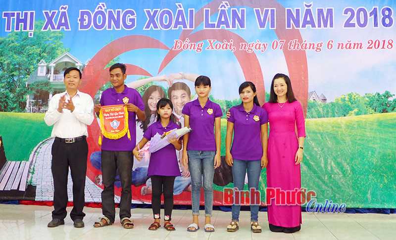 Tuyên dương 19 gia đình tiêu biểu Tuyên dương 19 gia đình tiêu biểu