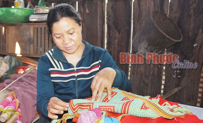 Tăng thu nhập từ nghề truyền thống của người S’tiêng