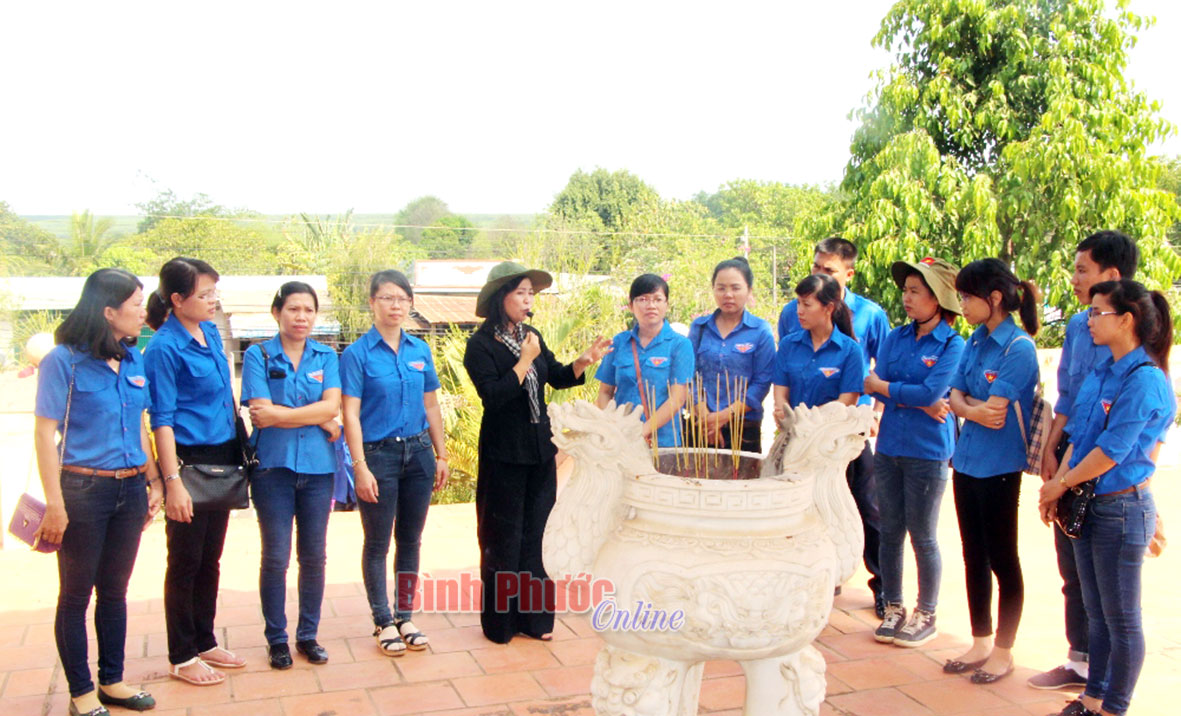 Chi đoàn Báo Bình Phước về nguồn thăm các di tích lịch sử Chi đoàn Báo Bình Phước về nguồn thăm các di tích lịch sử