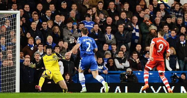 Ngược dòng hoành tráng, Chelsea áp sát Arsenal