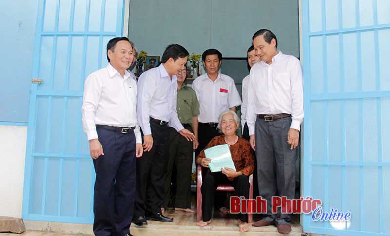 Bù Đốp xây tặng hộ nghèo 102 căn nhà đại đoàn kết Bù Đốp xây tặng hộ nghèo 102 căn nhà đại đoàn kết