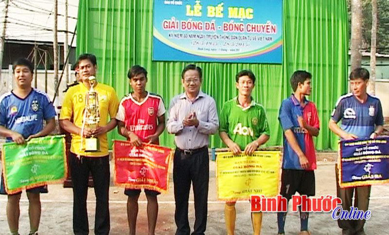 90 VĐV tham gia giải bóng đá, bóng chuyền dân quân tự vệ Bình Long