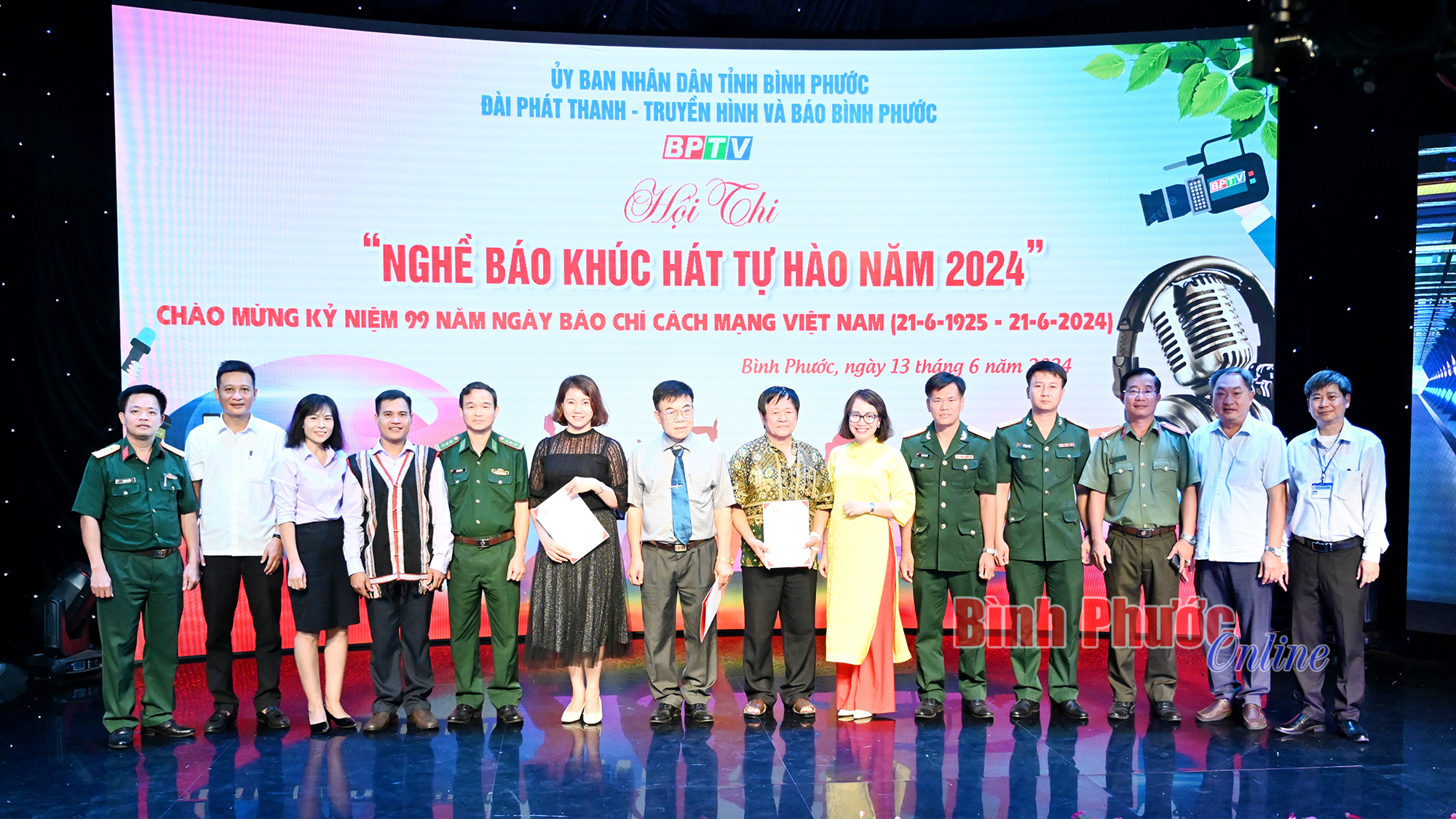 Bế mạc Hội thi “Nghề báo - Khúc hát tự hào” Bế mạc Hội thi “Nghề báo - Khúc hát tự hào”