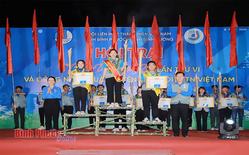 Bế mạc hội trại “Chung dòng sông Bé”