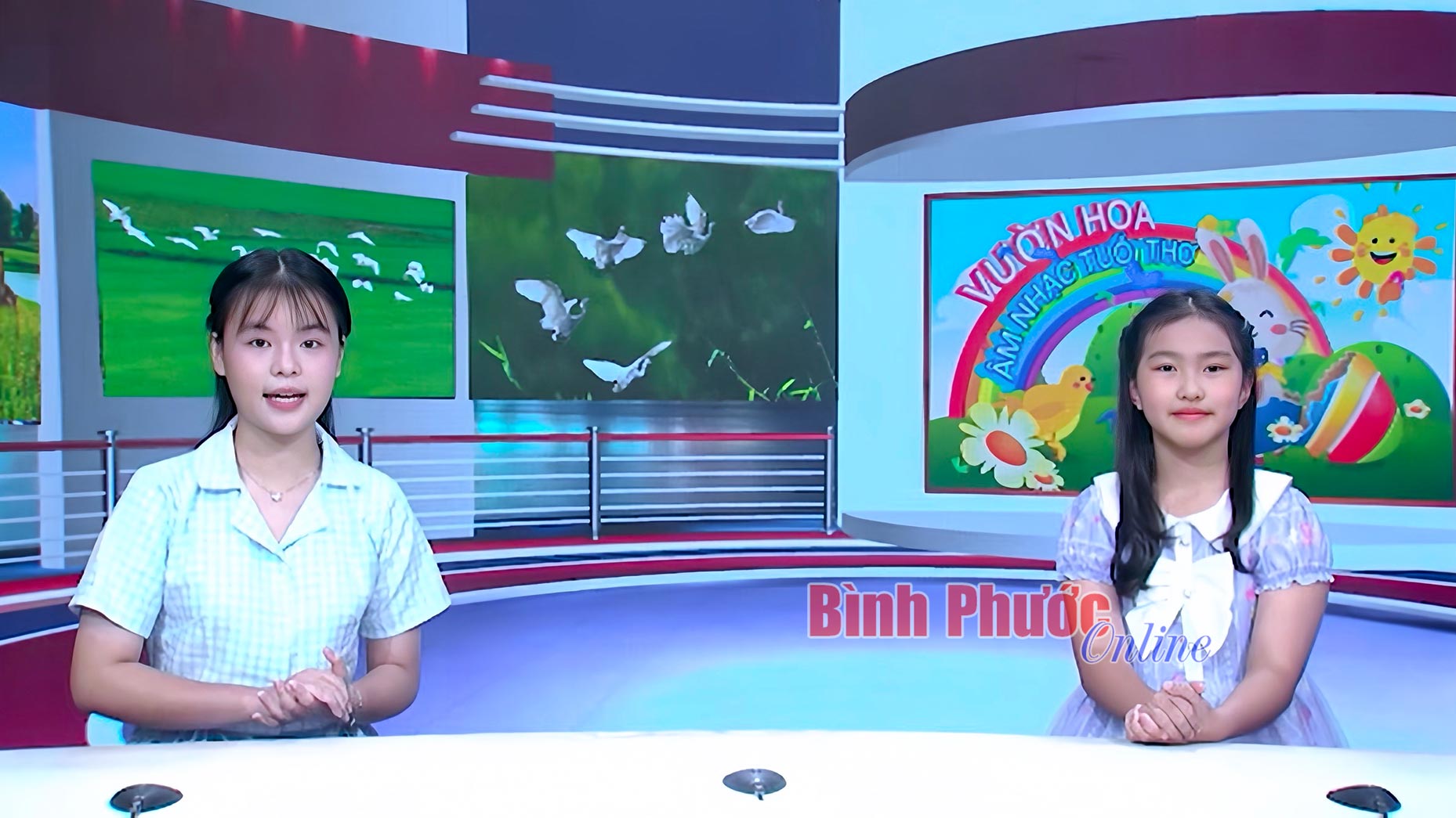 Bé yêu biển lắm