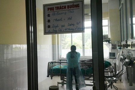 Chiến sĩ sống sót duy nhất trong vụ rơi máy bay đã vận động được