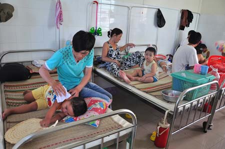 Bệnh sởi và tay - chân - miệng diễn biến phức tạp