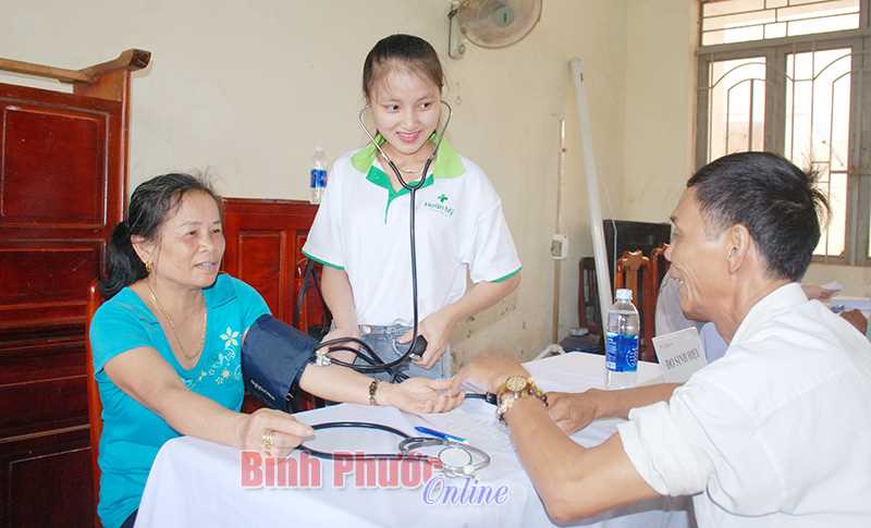 200 người nghèo ở Thọ Sơn được khám bệnh miễn phí