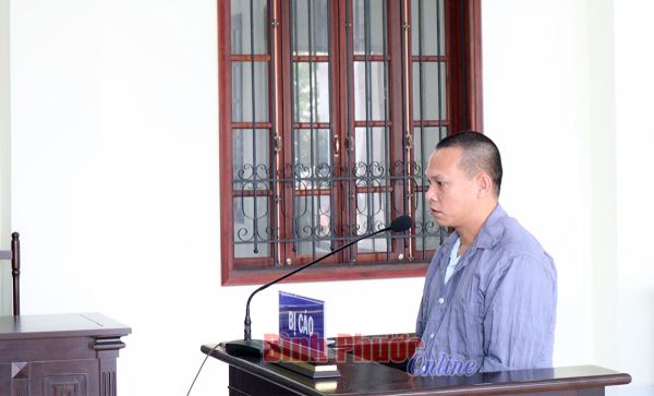 Ảo giác vì ma túy, chồng chém vợ thương tích nặng Ảo giác vì ma túy, chồng chém vợ thương tích nặng