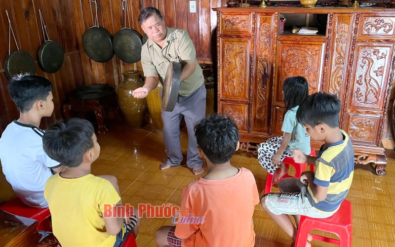 Bí thư chi bộ “miệng nói, tay làm”