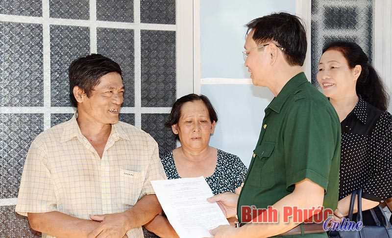 BIDV chi nhánh Bình Phước trao 2 mái ấm tình thương BIDV chi nhánh Bình Phước trao 2 mái ấm tình thương