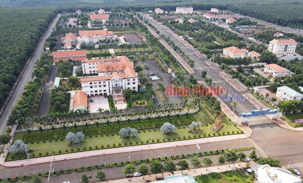 Phát huy truyền thống để thực hiện thắng lợi các mục tiêu Phát huy truyền thống để thực hiện thắng lợi các mục tiêu