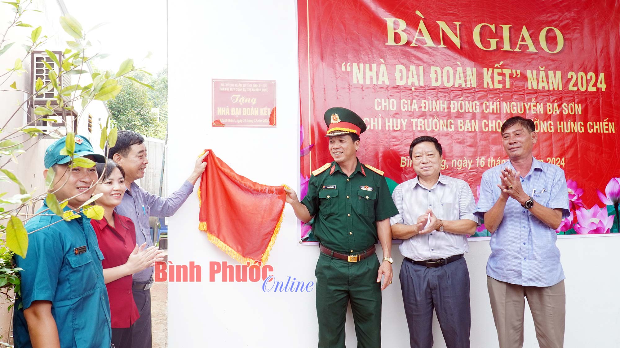Bình Long bàn giao 3 căn nhà đại đoàn kết