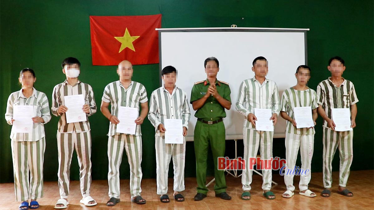 Bình Phước: 7 phạm nhân được giảm án Bình Phước: 7 phạm nhân được giảm án