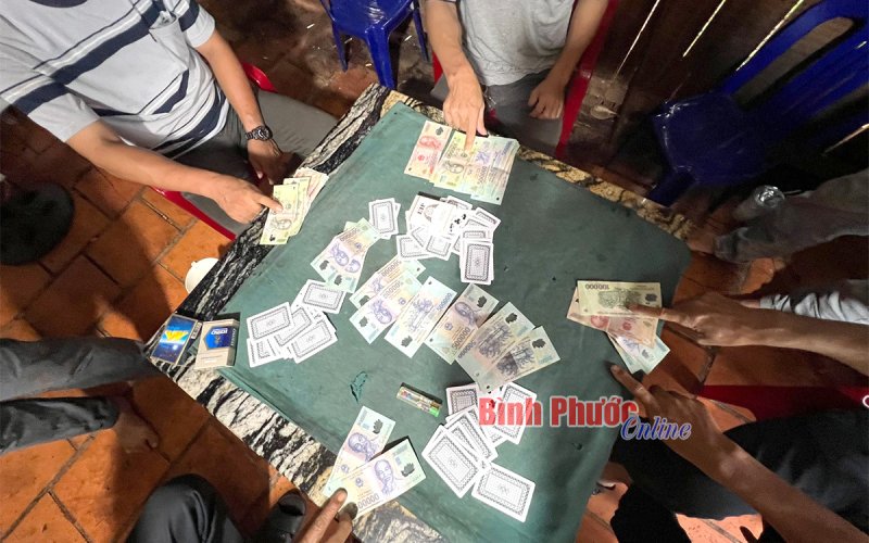 Bình Phước: Bắt quả tang 6 đối tượng đánh bạc Bình Phước: Bắt quả tang 6 đối tượng đánh bạc