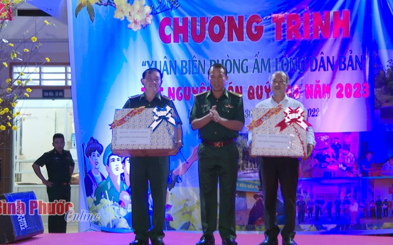 Bình Phước: Xuân biên phòng - ấm lòng dân bản Bình Phước: Xuân biên phòng - ấm lòng dân bản