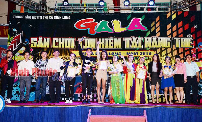 Bình Long: Sôi nổi gala sân chơi “Tìm kiếm tài năng trẻ” Bình Long: Sôi nổi gala sân chơi “Tìm kiếm tài năng trẻ”