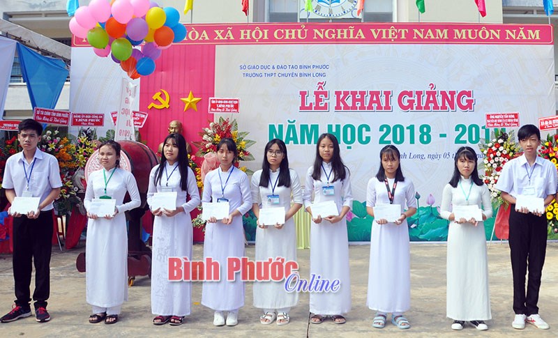 THPT chuyên Bình Long - ngôi trường của những điều lạ THPT chuyên Bình Long - ngôi trường của những điều lạ