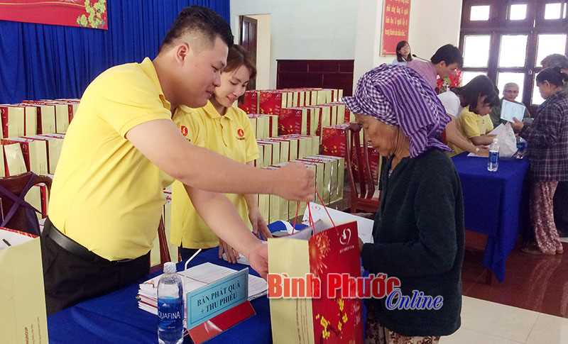 Bình Long: 9.787 phần quà tết tặng đối tượng chính sách, hộ nghèo Bình Long: 9.787 phần quà tết tặng đối tượng chính sách, hộ nghèo