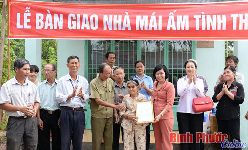 Bình Long: Bàn giao 2 căn nhà tình thương Bình Long: Bàn giao 2 căn nhà tình thương