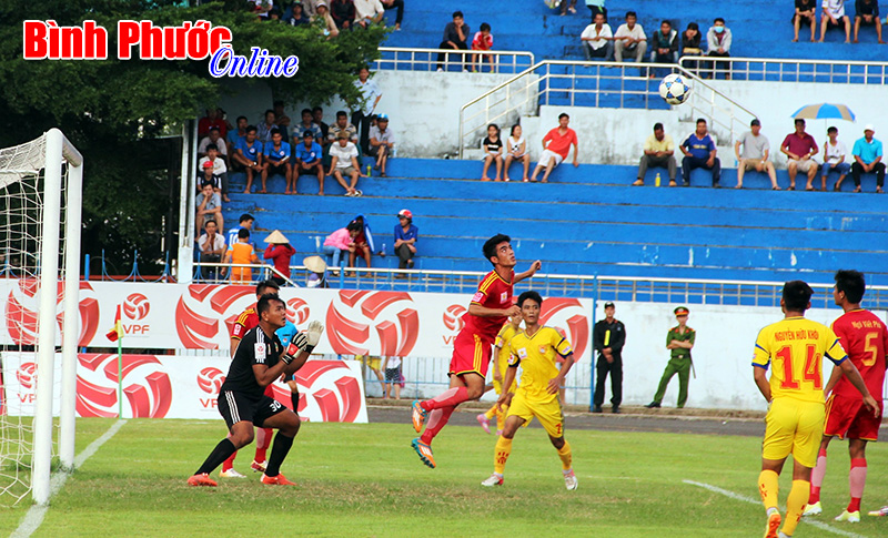 Giải bóng đá hạng nhất quốc gia - Kienlongbank 2015: Bình Phước thắng nhẹ nhàng Nam Định Giải bóng đá hạng nhất quốc gia - Kienlongbank 2015: Bình Phước thắng nhẹ nhàng Nam Định