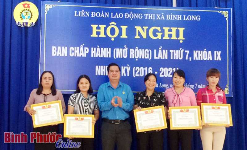 Bình Long: 100% cán bộ, giáo viên, người lao động được đóng BHXH Bình Long: 100% cán bộ, giáo viên, người lao động được đóng BHXH