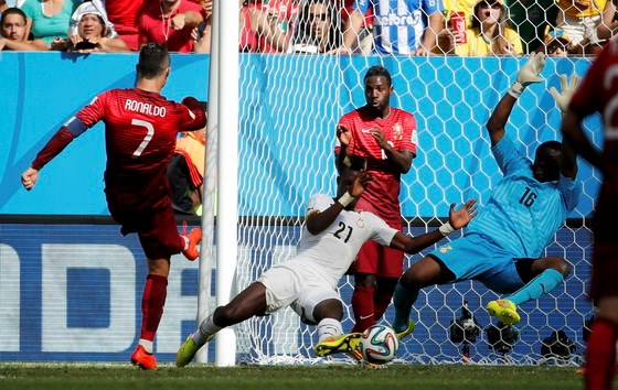 Ronaldo ghi bàn nhưng Bồ Đào Nha vẫn bị loại Ronaldo ghi bàn nhưng Bồ Đào Nha vẫn bị loại