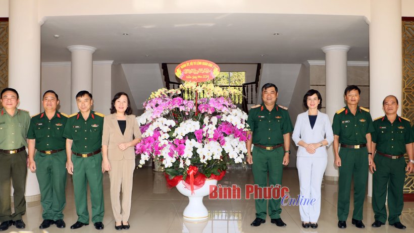 Bộ Tư lệnh Quân khu 7 chúc tết tỉnh Bình Phước