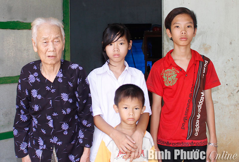 Bốn bà cháu đáng thương