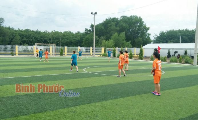 Hơn 500 vận động viên tham gia giải bóng đá các khu công nghiệp huyện Chơn Thành Hơn 500 vận động viên tham gia giải bóng đá các khu công nghiệp huyện Chơn Thành