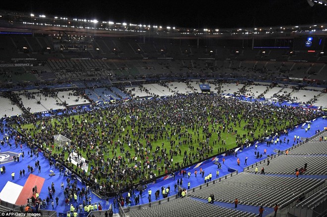 Premier League và Bundesliga thắt chặt an ninh sau khủng bố tại Paris