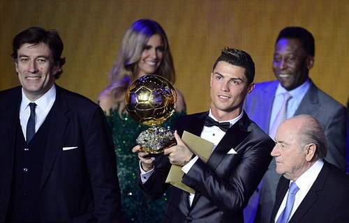 Ronaldo rơi lệ khi nhận Quả bóng vàng Ronaldo rơi lệ khi nhận Quả bóng vàng