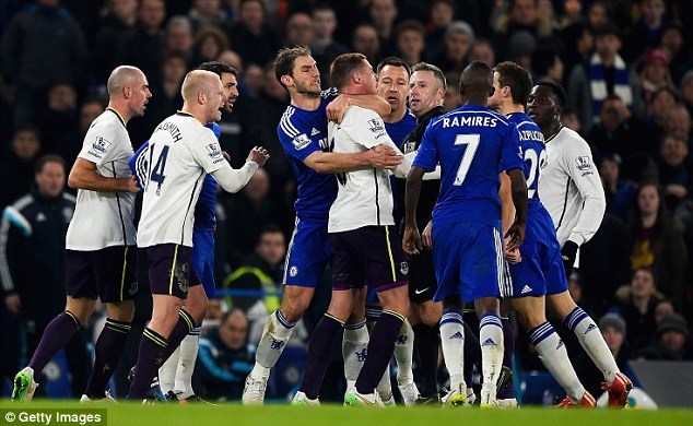 HLV Jose Mourinho "nổi điên" khi Ivanovic bị tố cắn McCarthy HLV Jose Mourinho "nổi điên" khi Ivanovic bị tố cắn McCarthy