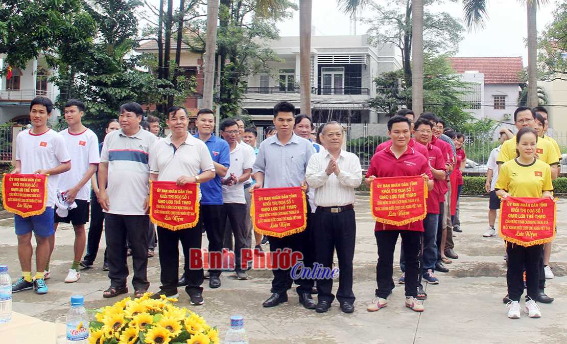 10 đơn vị Khối thi đua số 1 giao lưu thể thao 10 đơn vị Khối thi đua số 1 giao lưu thể thao