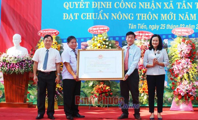 Công bố xã Tân Tiến đạt chuẩn nông thôn mới