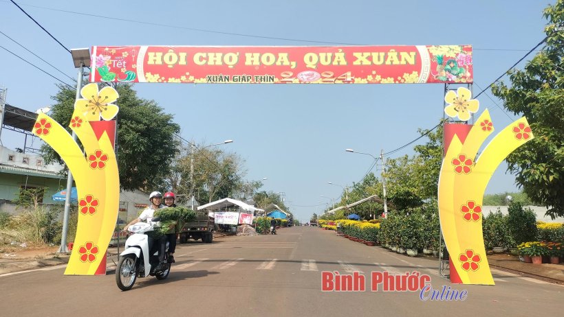 Bù Đăng: Khai mạc hội chợ hoa xuân 2024 Bù Đăng: Khai mạc hội chợ hoa xuân 2024