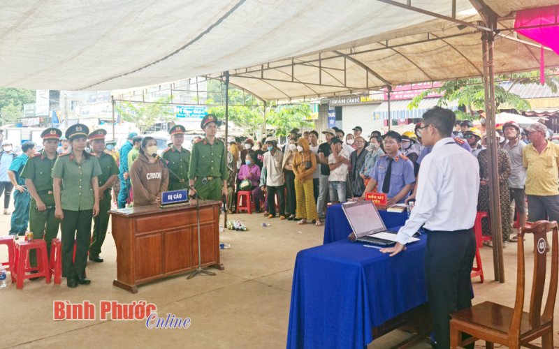 Bù Đăng xét xử lưu động 2 vụ án ma túy