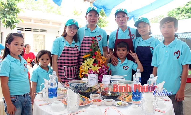 Bữa cơm - nhân tố gắn kết gia đình Bữa cơm - nhân tố gắn kết gia đình