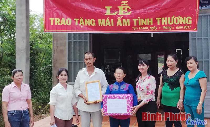 BÙ ĐỐP: Hội Phụ nữ bàn giao 2 mái ấm tình thương BÙ ĐỐP: Hội Phụ nữ bàn giao 2 mái ấm tình thương