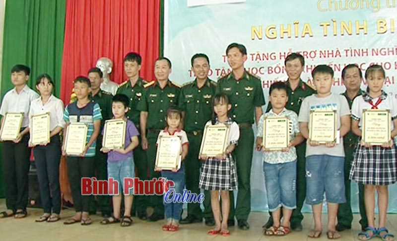 Bù Gia Mập tổ chức chương trình “Nghĩa tình biên giới” Bù Gia Mập tổ chức chương trình “Nghĩa tình biên giới”