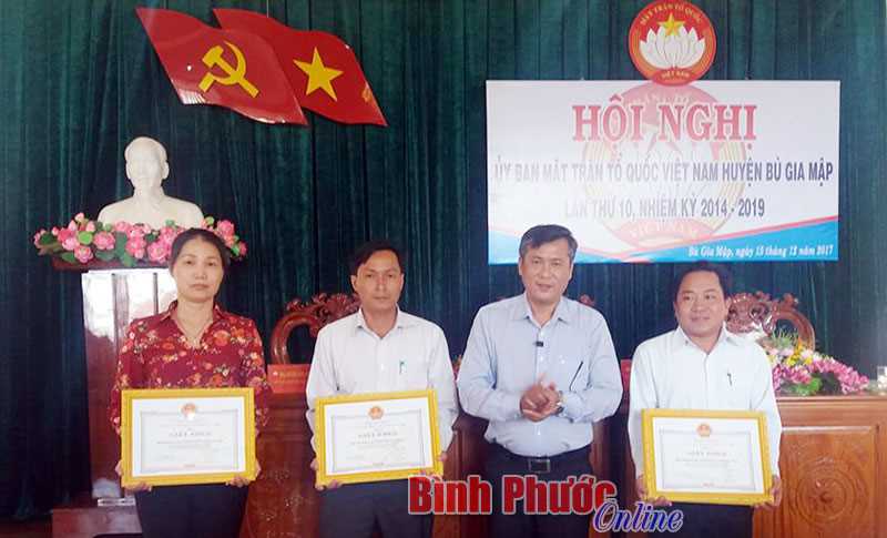 Bù Gia Mập có 16.324 hộ đạt gia đình văn hóa Bù Gia Mập có 16.324 hộ đạt gia đình văn hóa