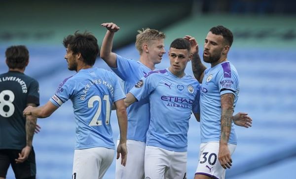 Thắng hủy diệt, Man City níu chân Liverpool trước bục vinh quang