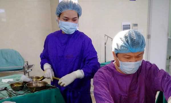 Trả lại giới tính thực cho cô gái có cả 2 bộ phận sinh dục nam và nữ