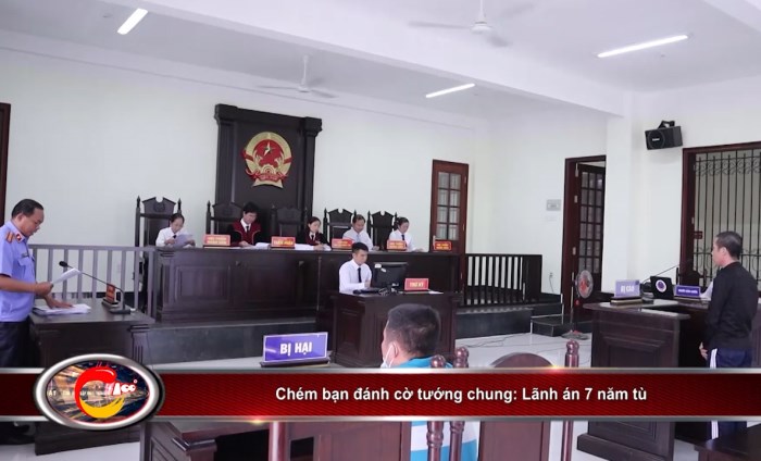Bản tin 100 độ ngày 12-8: Chém bạn đánh cờ chung, lãnh án 7 năm tù