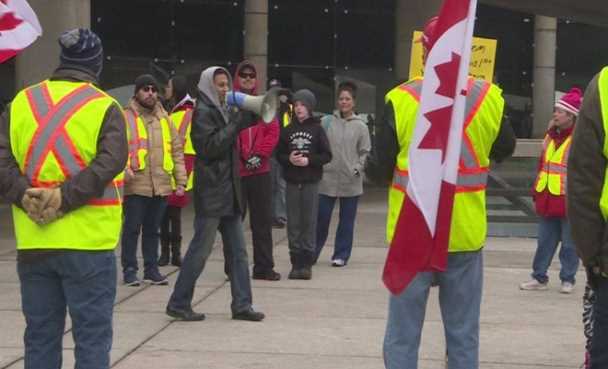 Phong trào biểu tình “Áo vàng” đã xuất hiện tại Canada Phong trào biểu tình “Áo vàng” đã xuất hiện tại Canada
