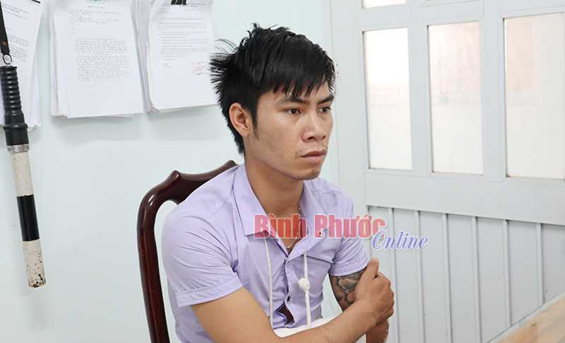 Thanh niên gãy tay trộm điện thoại trong bệnh viện Thanh niên gãy tay trộm điện thoại trong bệnh viện